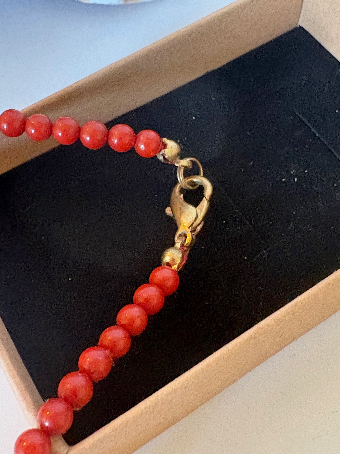 Klassische Vintage Korallenkette 45 cm – Rot-Orange Kugelperlen mit Goldoptik Verschluss