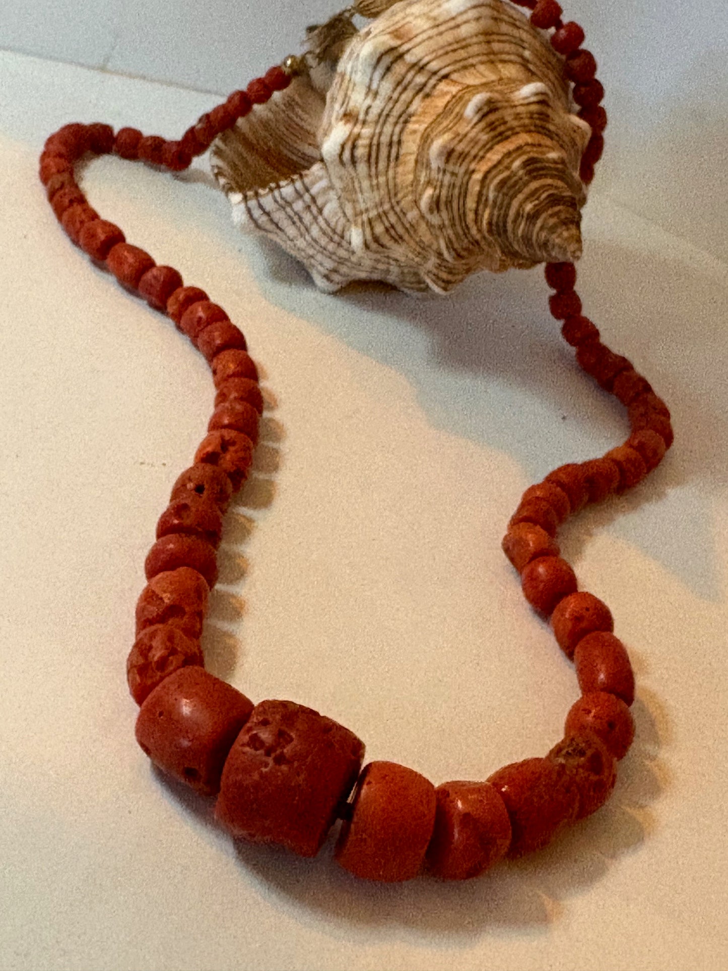 Vintage rote Korallenkette – mit vergoldetem Silberverschluss, 52 cm