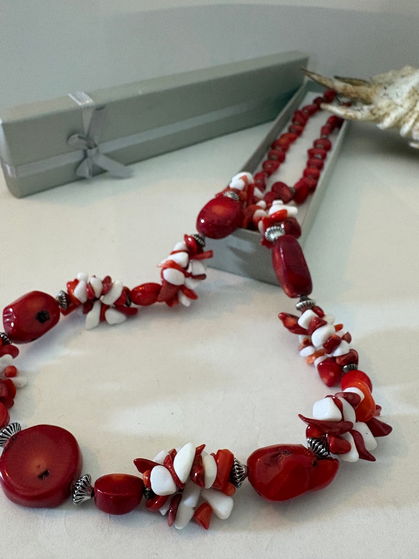 Lange Vintage Korallenkette 70 cm – Organisches Statement Collier in kräftigem Rot