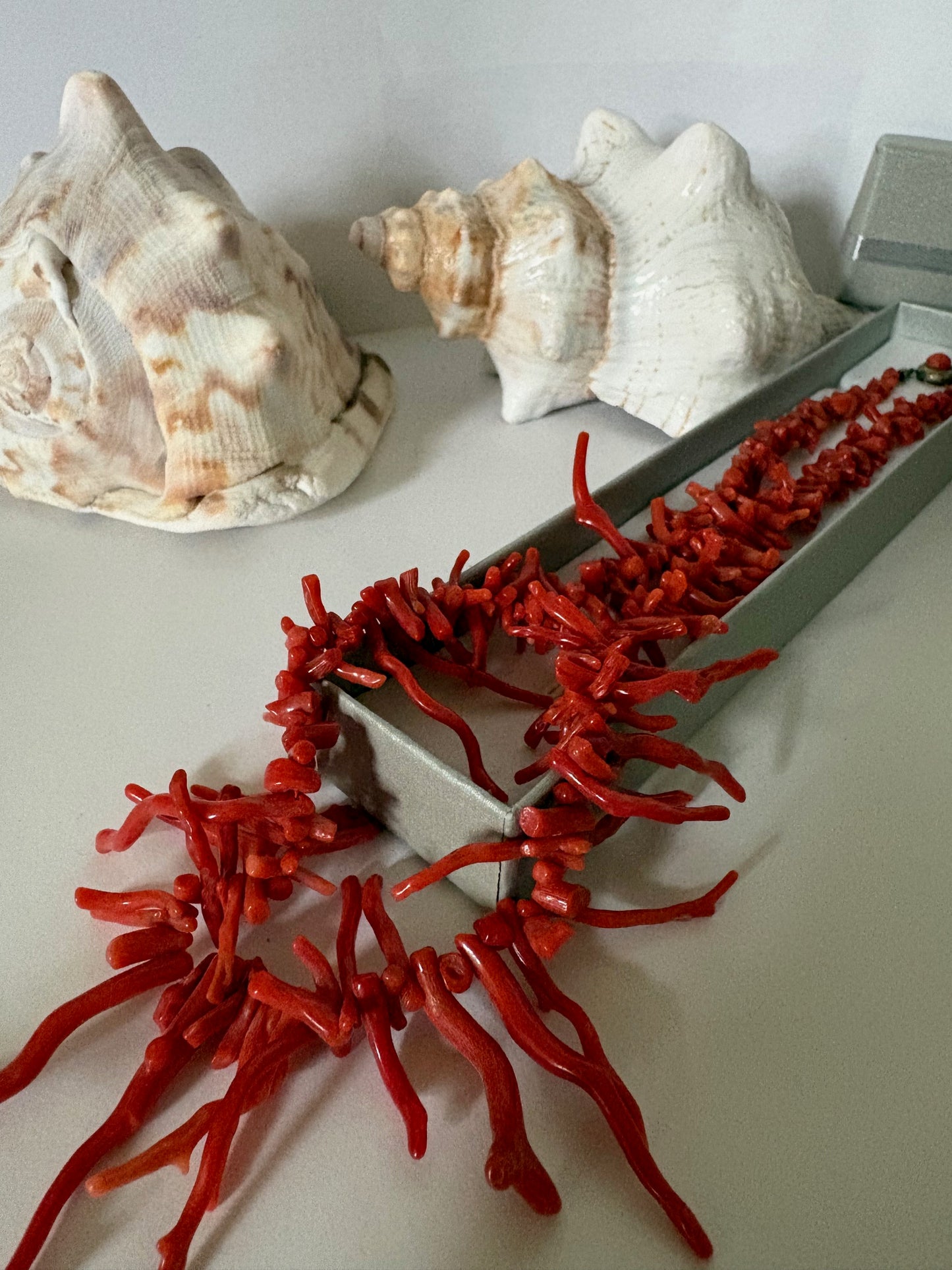 Vintage rote Korallenkette  – Astkorallen-Optik mit antikem Verschluss, ca. 37,5 cm