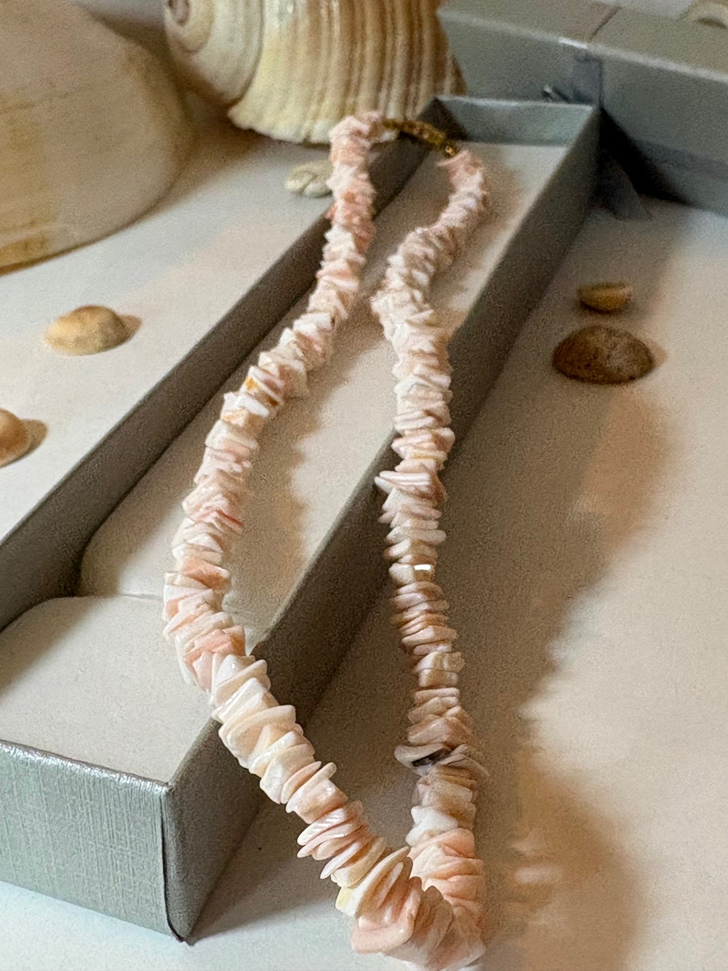 Elegant Vintage Mother-of-Pearl Necklace in Soft Pink