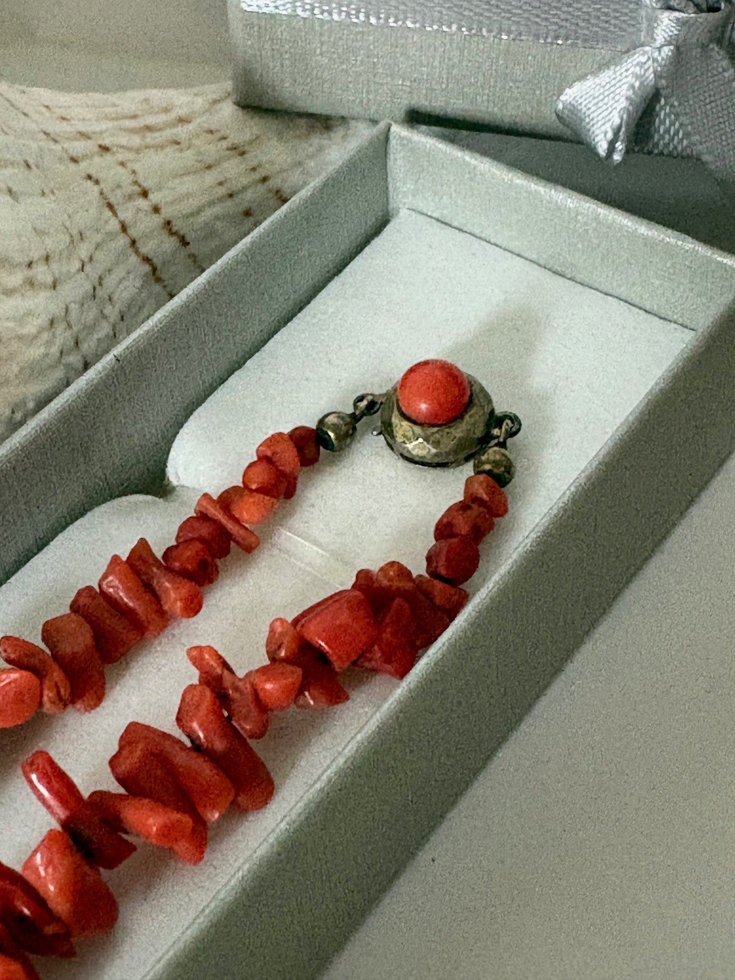 Vintage rote Korallenkette  – Astkorallen-Optik mit antikem Verschluss, ca. 37,5 cm