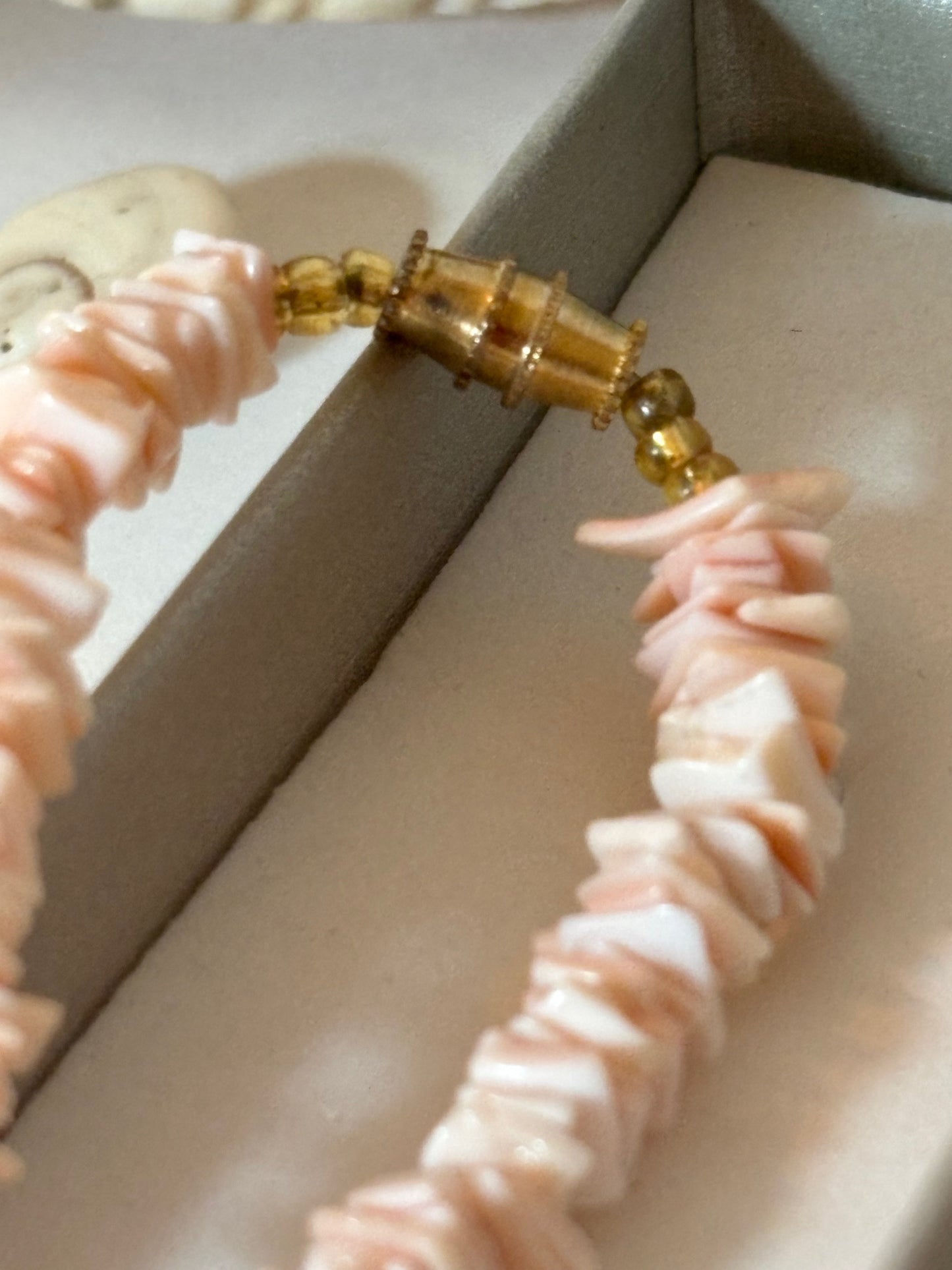 Elegant Vintage Mother-of-Pearl Necklace in Soft Pink