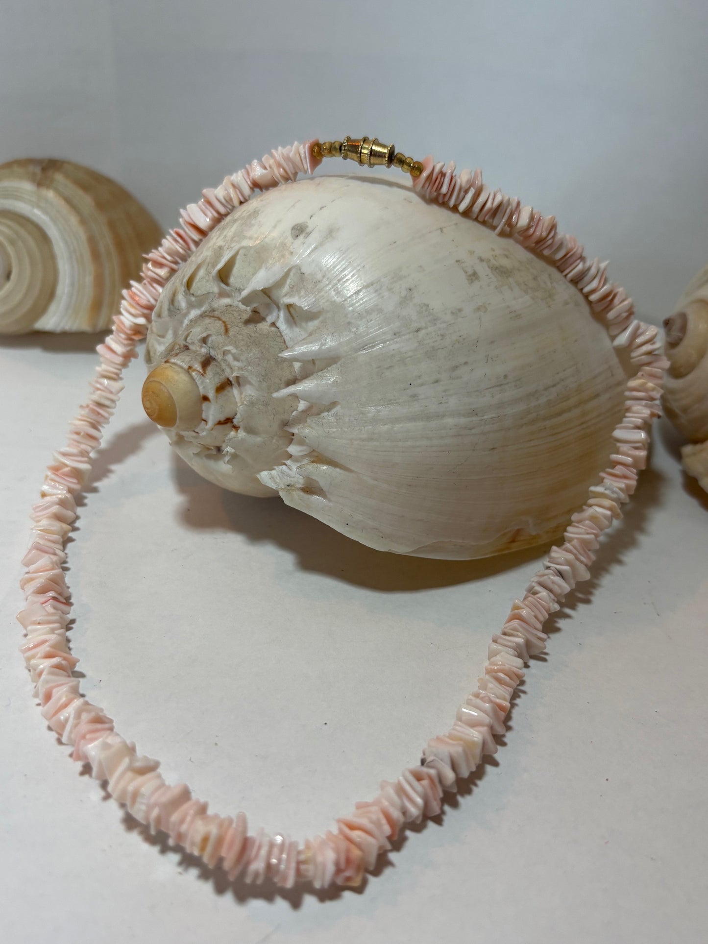 Elegant Vintage Mother-of-Pearl Necklace in Soft Pink