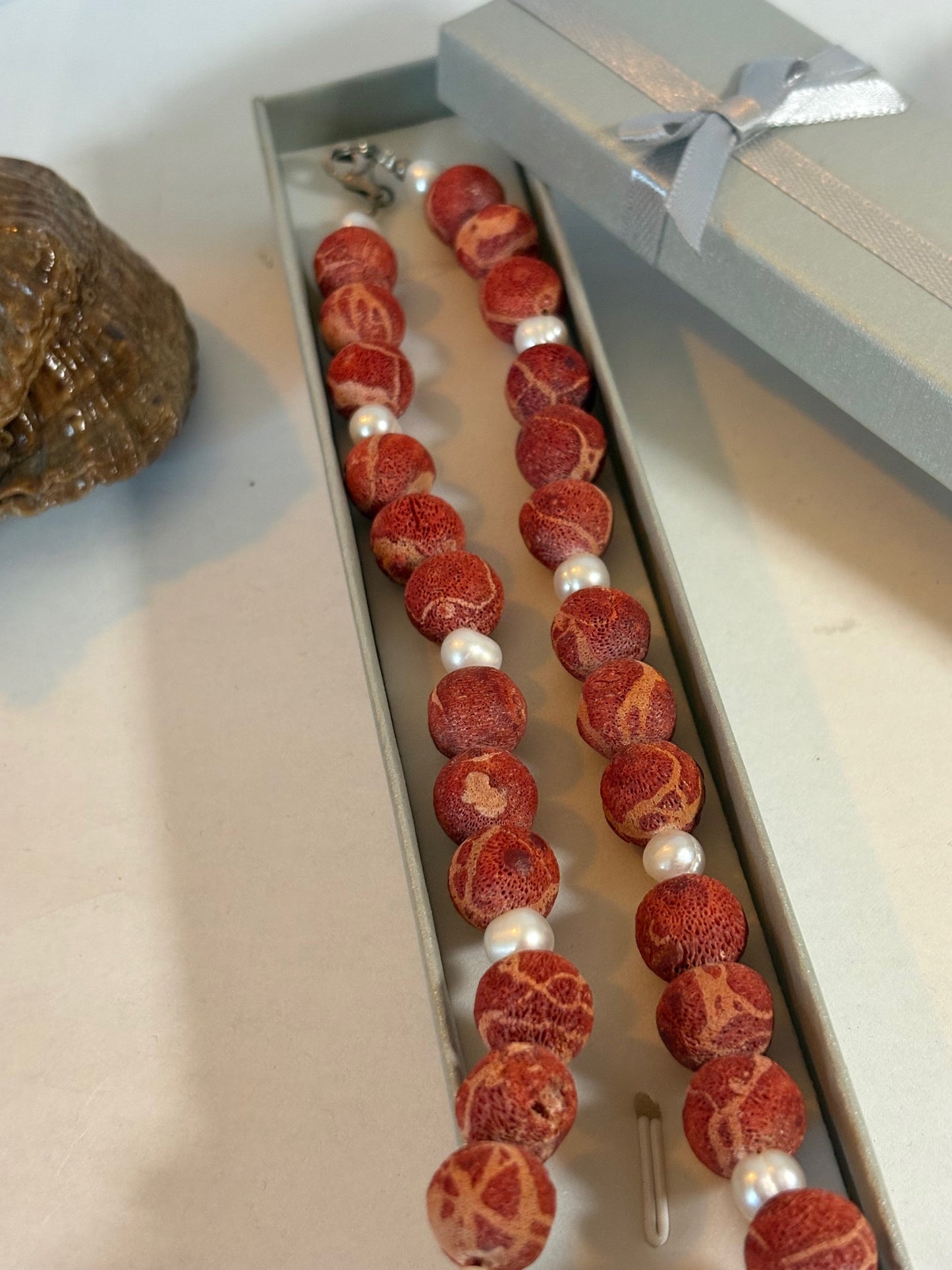 Vintage Schaumkorallen-Halskette – mit weißen Zuchtperlen, ca. 48 cm