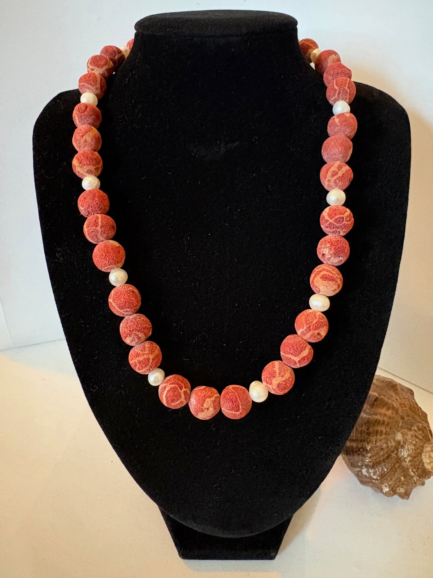 Vintage Schaumkorallen-Halskette – mit weißen Zuchtperlen, ca. 48 cm